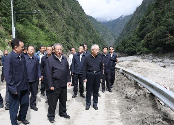 李强在西藏吉隆指导抢险救援和应急处置工作.jpg