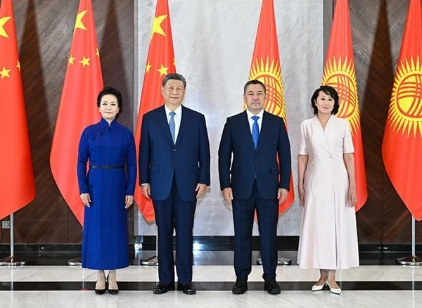 习近平同吉尔吉斯斯坦总统扎帕罗夫会谈1.png