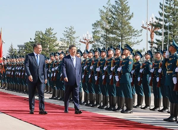 习近平同吉尔吉斯斯坦总统扎帕罗夫会谈2.png