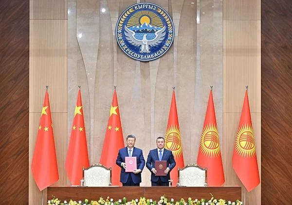 习近平同吉尔吉斯斯坦总统扎帕罗夫会谈6.png