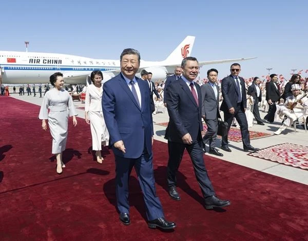 习近平抵达比什凯克出席2026年上海合作组织峰会并对吉尔吉斯斯坦进行国事访问4.png
