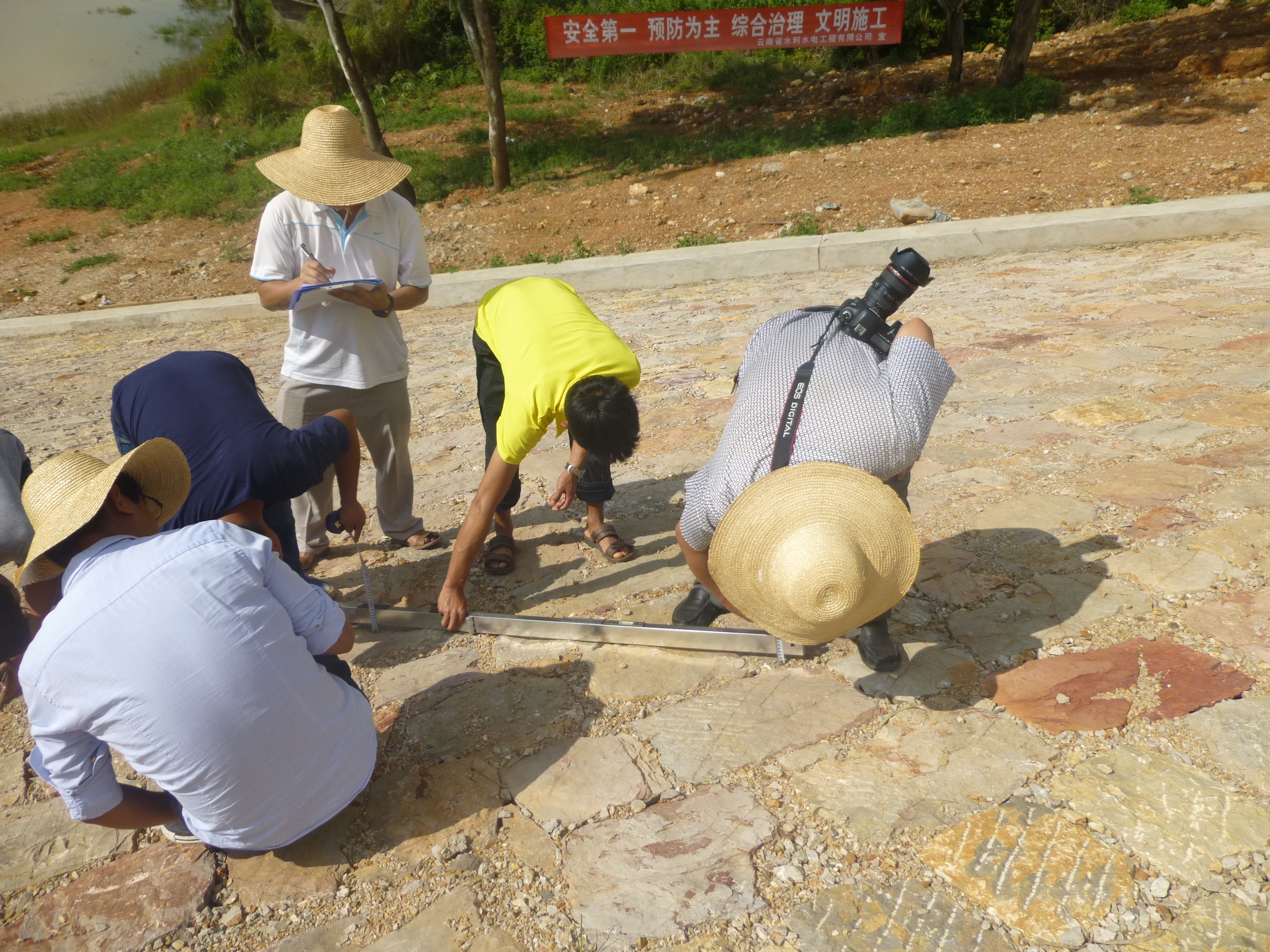 H:\跟班学习材料\网站建设\信息\16-9-1\弥勒市草海子等44座水库除险加固工程分部工程验收 (2).JPG