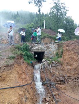 深入山头地块 挂包帮做实事2.png